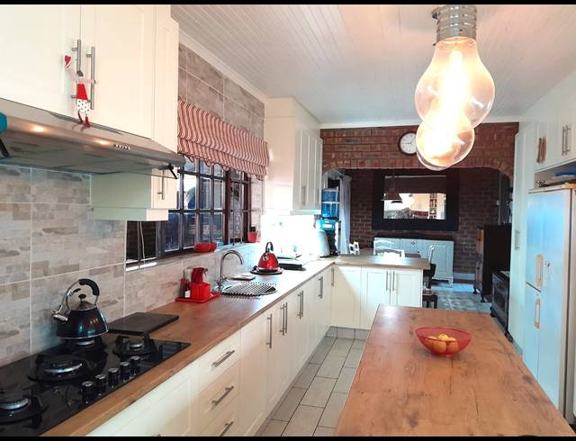 4 BEDROOM HOUSE FOR SALE IN BLUFF